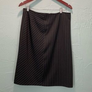 Apostrophe stretch size 12 
Pencil skirt